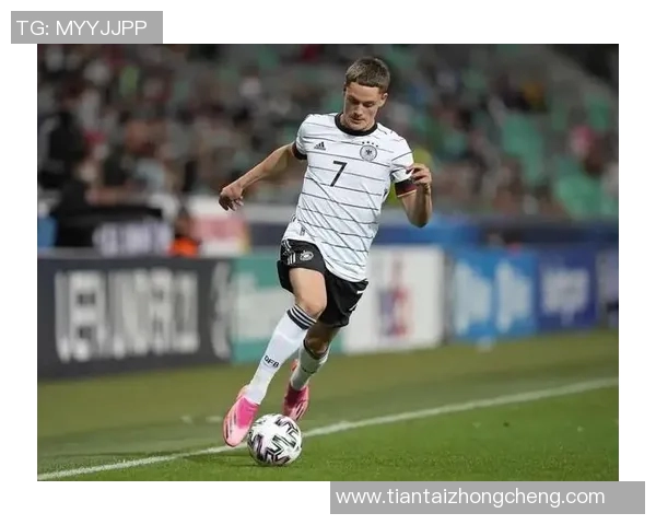 欧洲足坛明星球员汇聚各国豪门 他们的传奇故事与球场荣耀